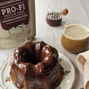 Protein-Fiber Schokokuchen Backmischung – saftiger Gugelhupf mit Schokoglasur aus kohlenhydratreduzierter, proteinreicher,ballaststoffreicher Backmischung